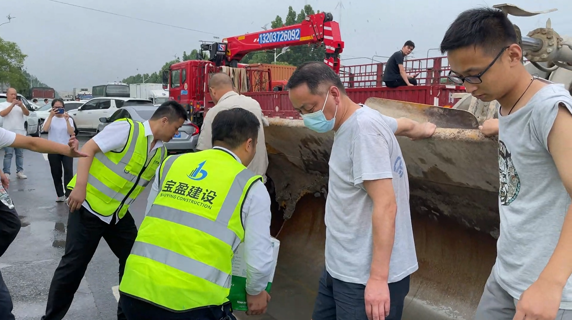 全力以赴，NG官网防汛抢险阻击战